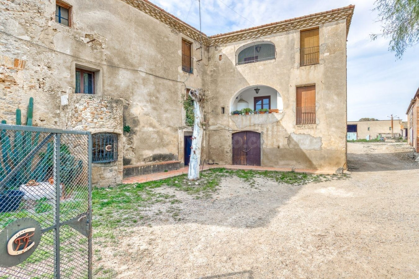 Vivir en Riumors (Alto Ampurdán) en esta masia rústica en pl - foto 2