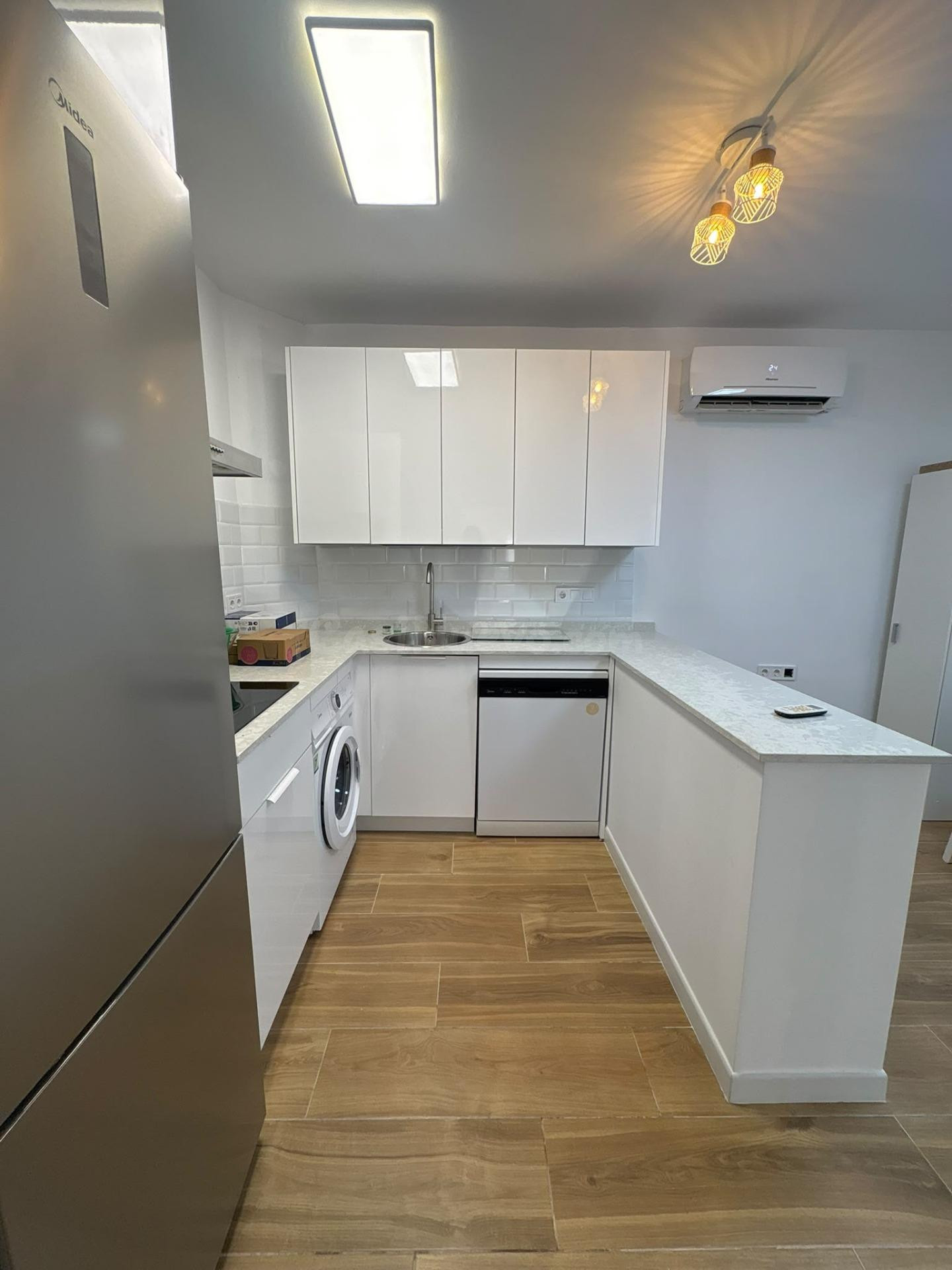 Se alquila magnífico piso completamente reformado y a estren - foto 4