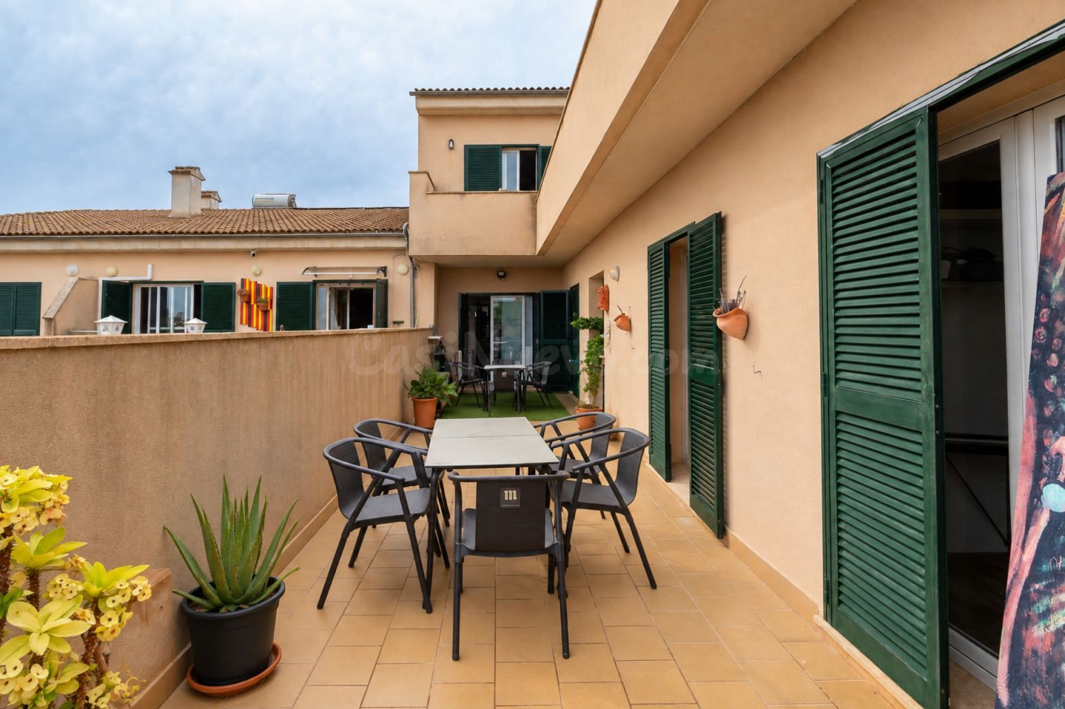 Planta baja con amplia terraza y parking