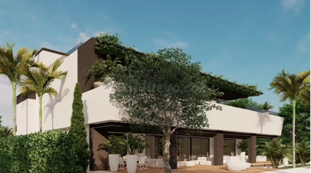 Terreno con licencia para villa frente al mar en Marbella Este