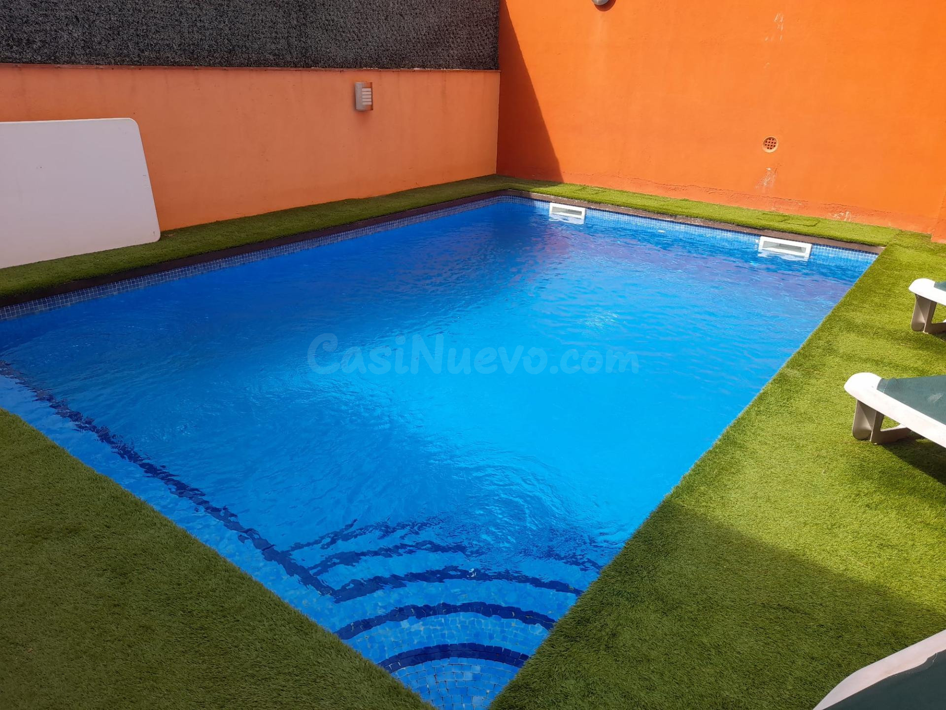 ST. JOAN DE PALAMÓS: CASA ADOSADA EN BUEN ESTADO CON GARAJE Y PISCINA PRIVADA. ZONA "EL FIGUERAR"