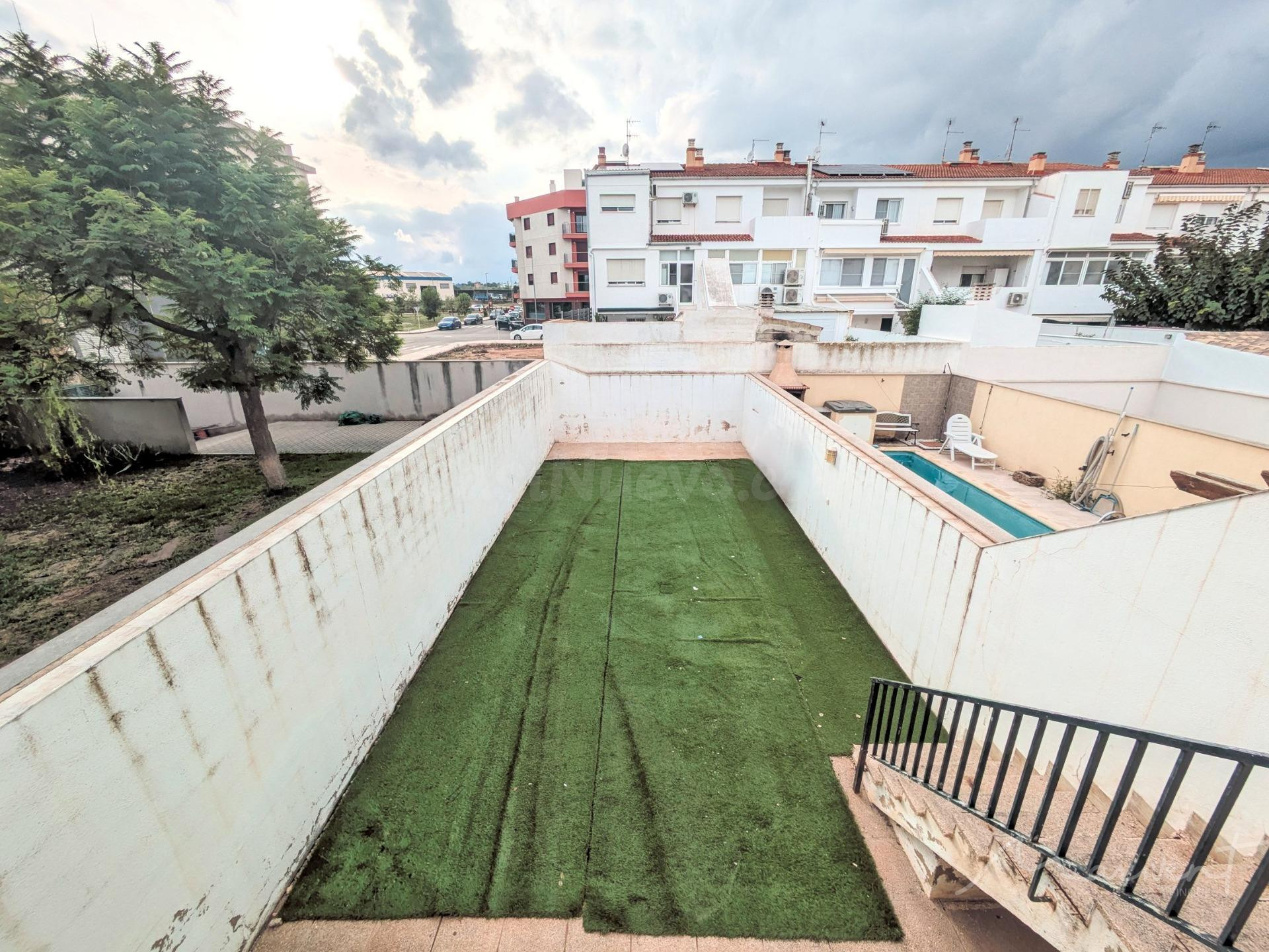 CASA ADOSADA EN VENTA AMPUESTA ZONA VALLETES