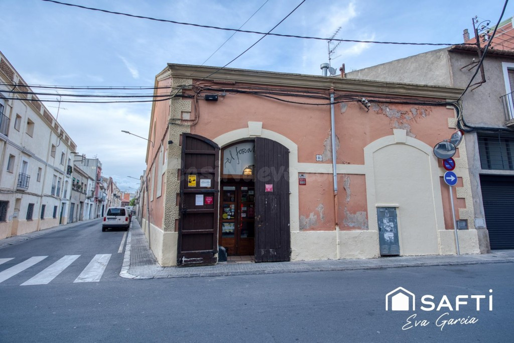 Un edificio entero por 380.000€ en Vilafranca del Penedès con potencial para 6 viviendas - foto 2