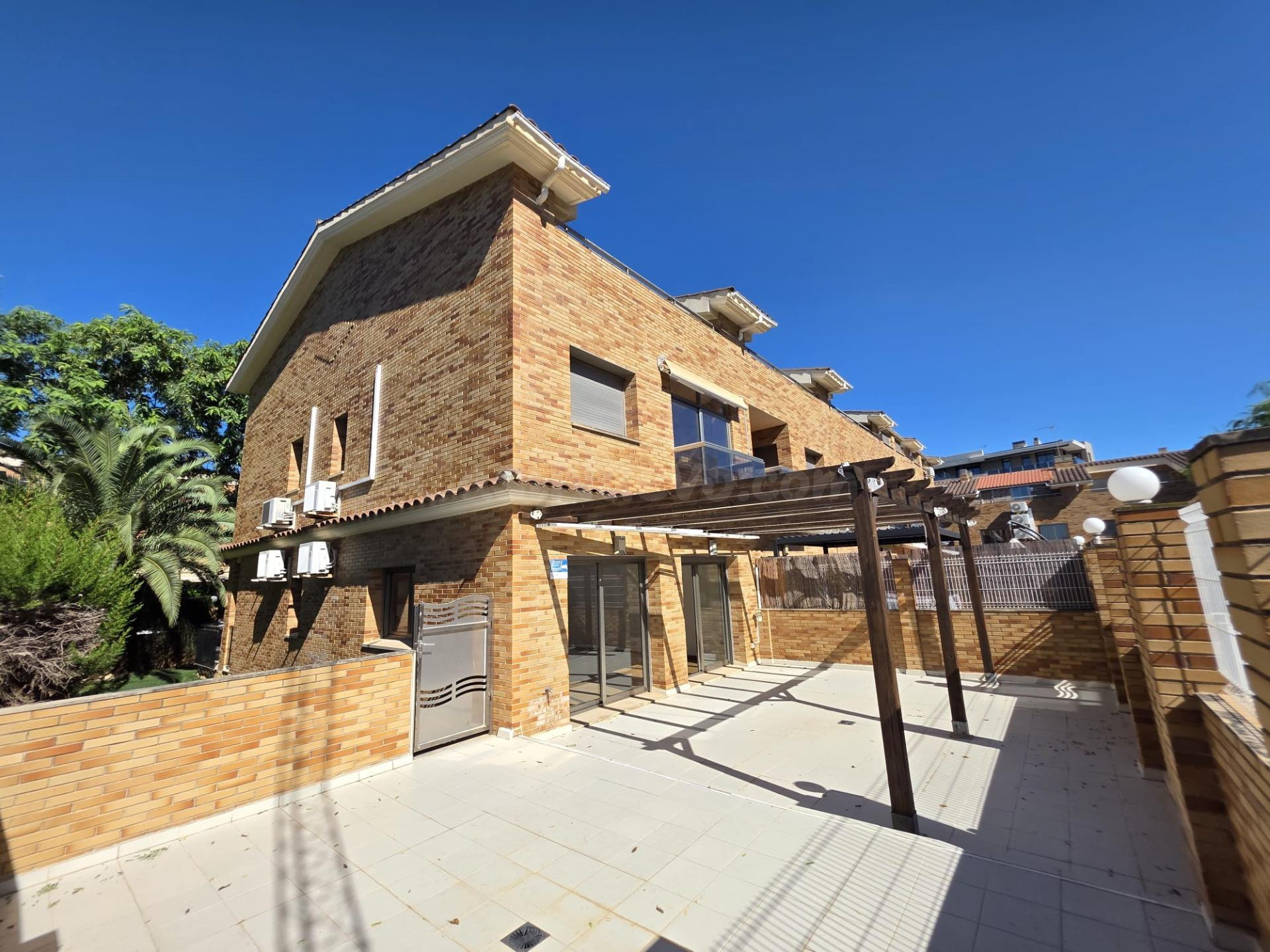 CASA CON JARDIN DE 4 habitaciones EN BARENYS - foto 2
