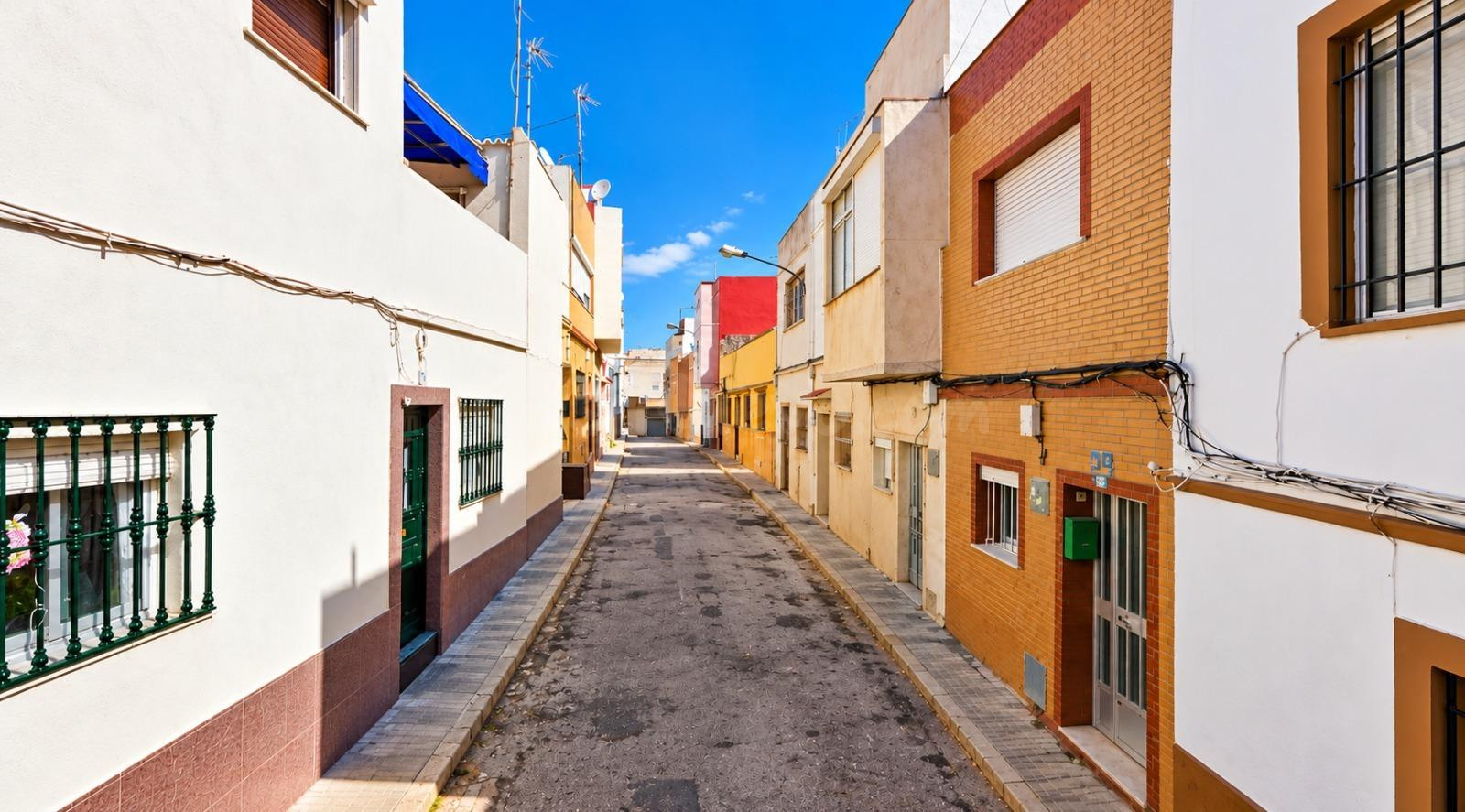 ¡AMPLIA VIVIENDA A REFORMAR EN LA BAJADILLA!