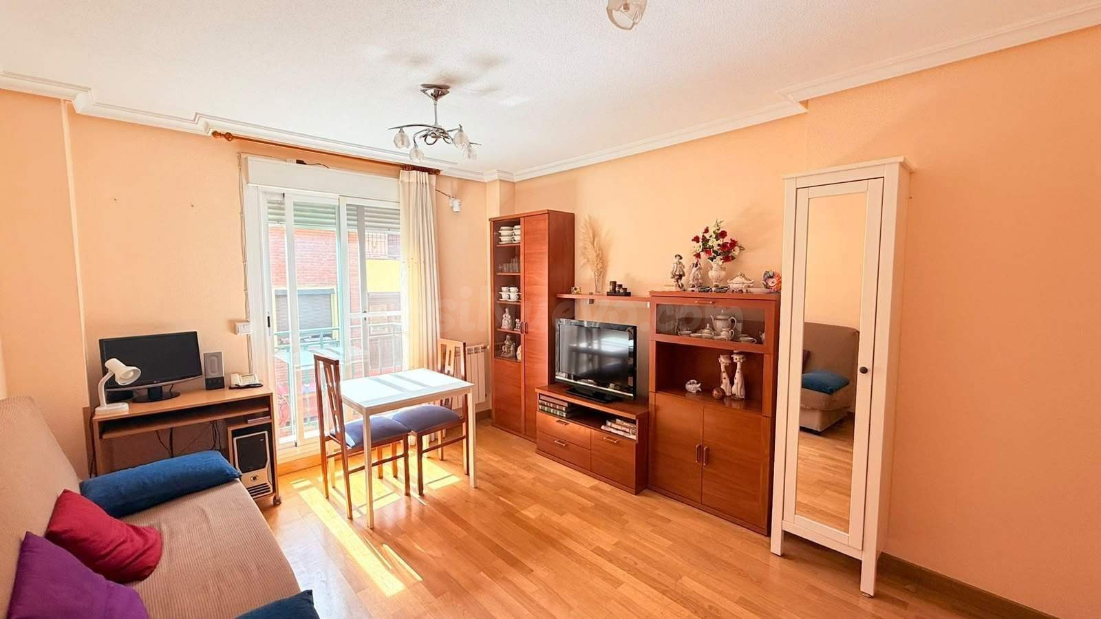 PISO DE UNA HABITACIÓN CON ASCENSOR EN CARABANCHEL