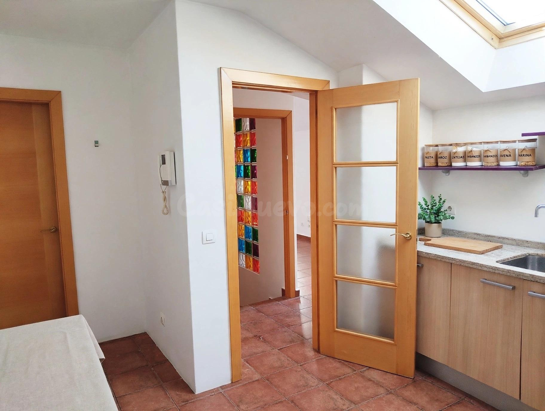 SE VENDE DÚPLEX CON TERRAZA DE 32 M2, COCINA CON DESPENSA, S - foto 3