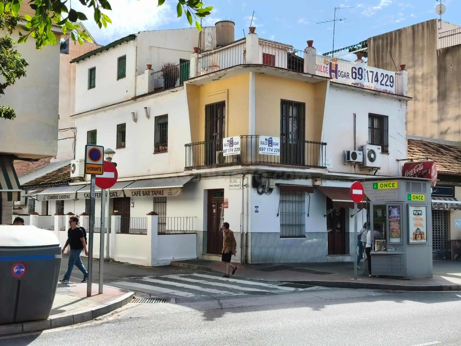 Edificio Singular en Esquina con Gran Fachada en Ciudad Jardín | 272 m2