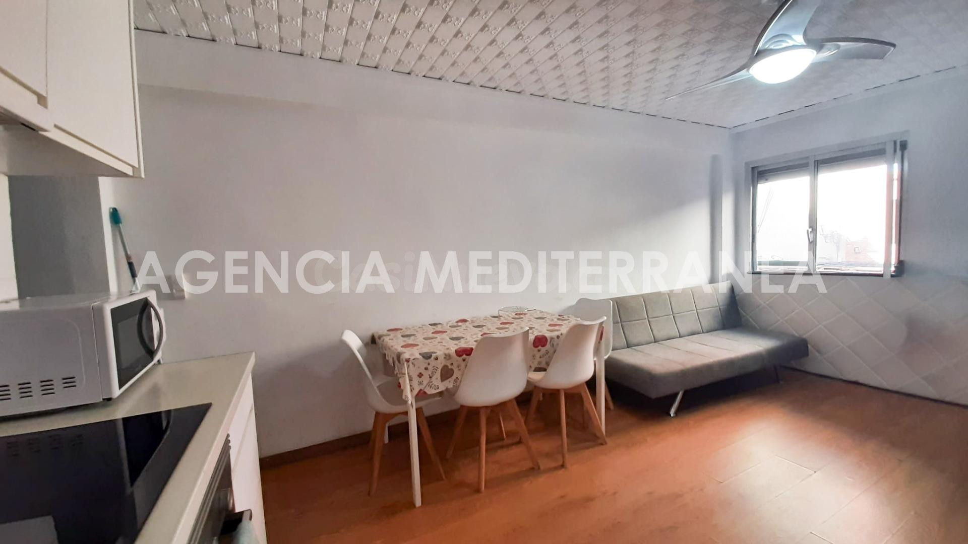 Piso en venta en Benimamet, con cuatro habitaciones y dos baños