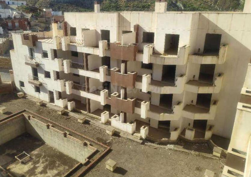Edificio de Obra parada (WIP) 71 Apartamentos + Local + 56 T - foto 3