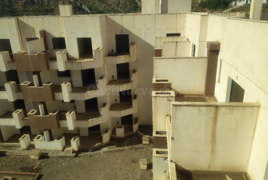 Edificio de Obra parada (WIP) 71 Apartamentos + Local + 56 T - foto 5