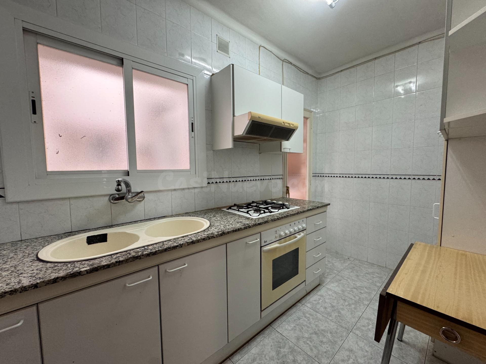 Piso en buena zona, ascensor y listo para entrar!