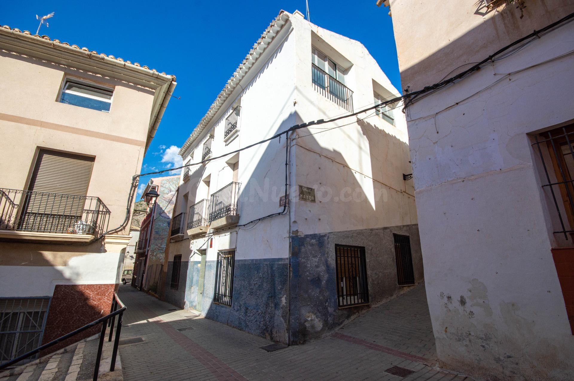 Casa independiente en calle Mayor 268 m2 en el corazón del casco antiguo de Petrer