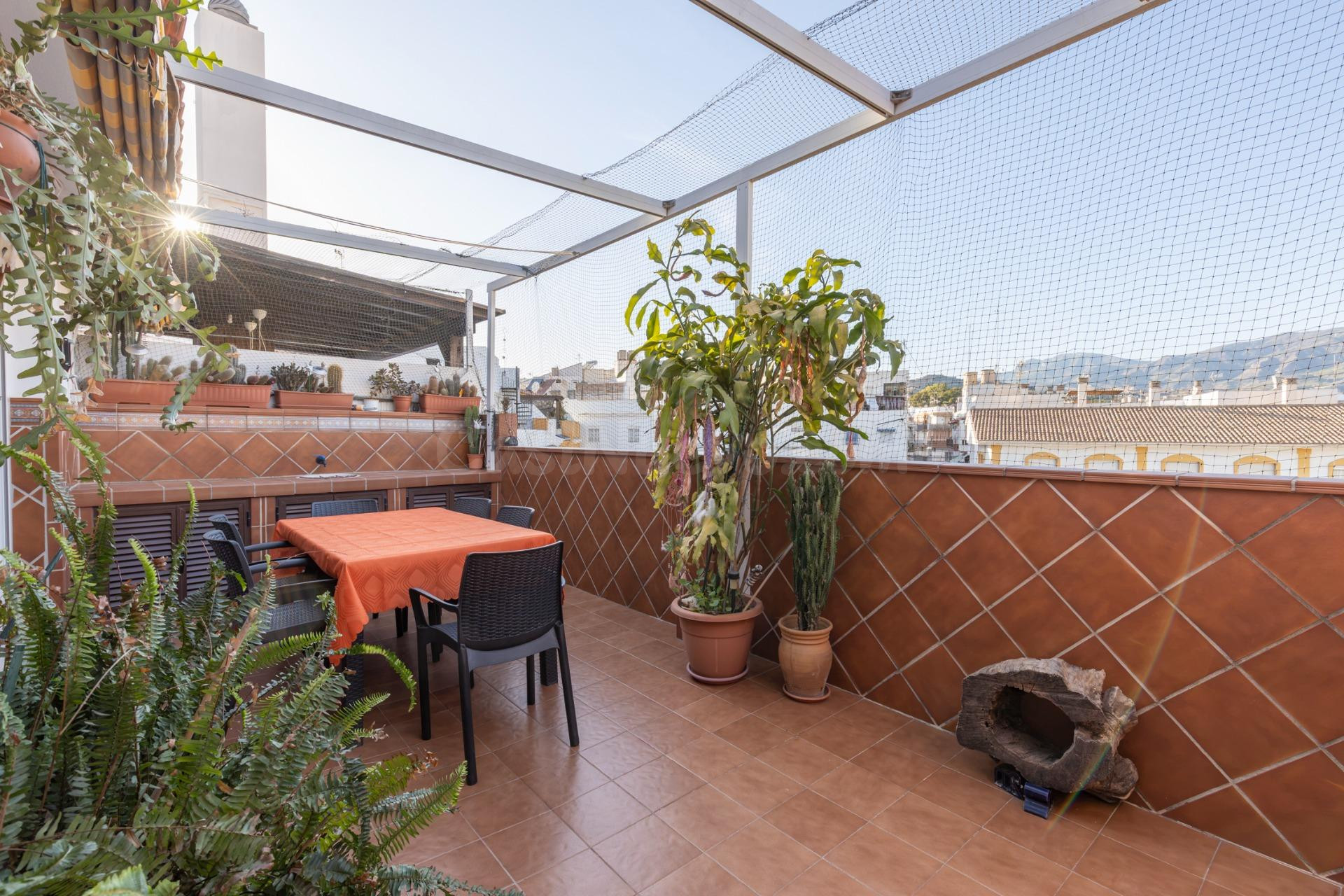 ÁTICO DE 140 M2 CON TERRAZA PRIVADA, GARAJE Y VISTAS DESPEJA - foto 3