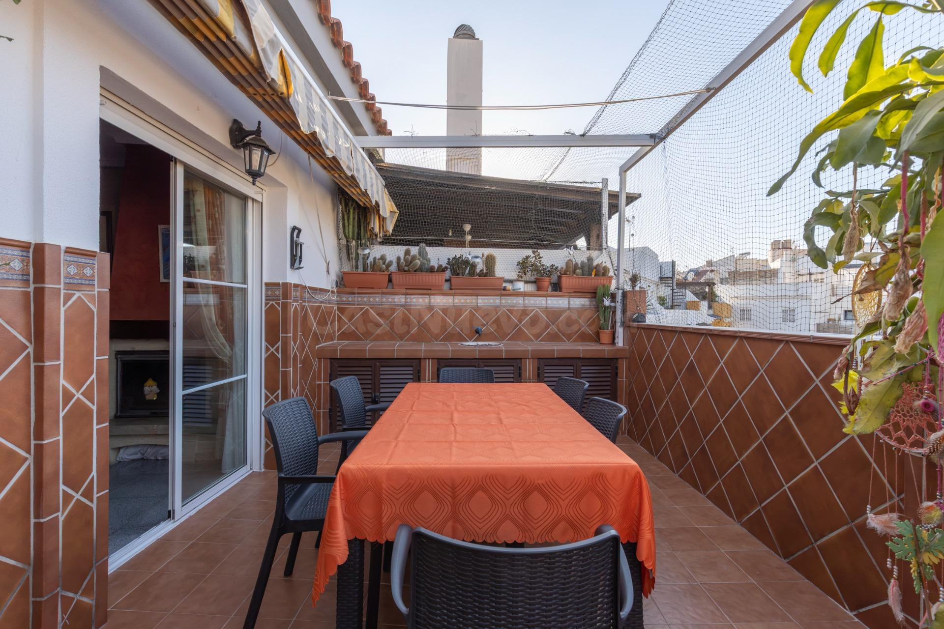 ÁTICO DE 140 M2 CON TERRAZA PRIVADA, GARAJE Y VISTAS DESPEJA - foto 4