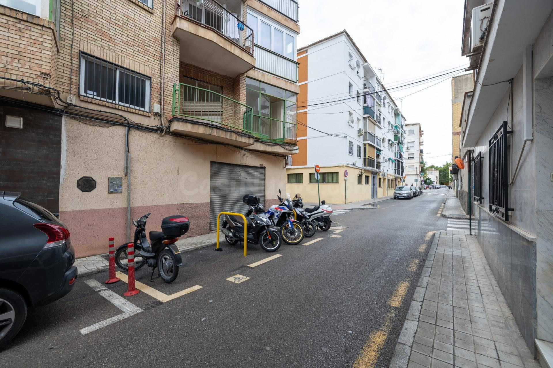 Local Comercial en Zaidín para Reformar - Excelente Ubicación