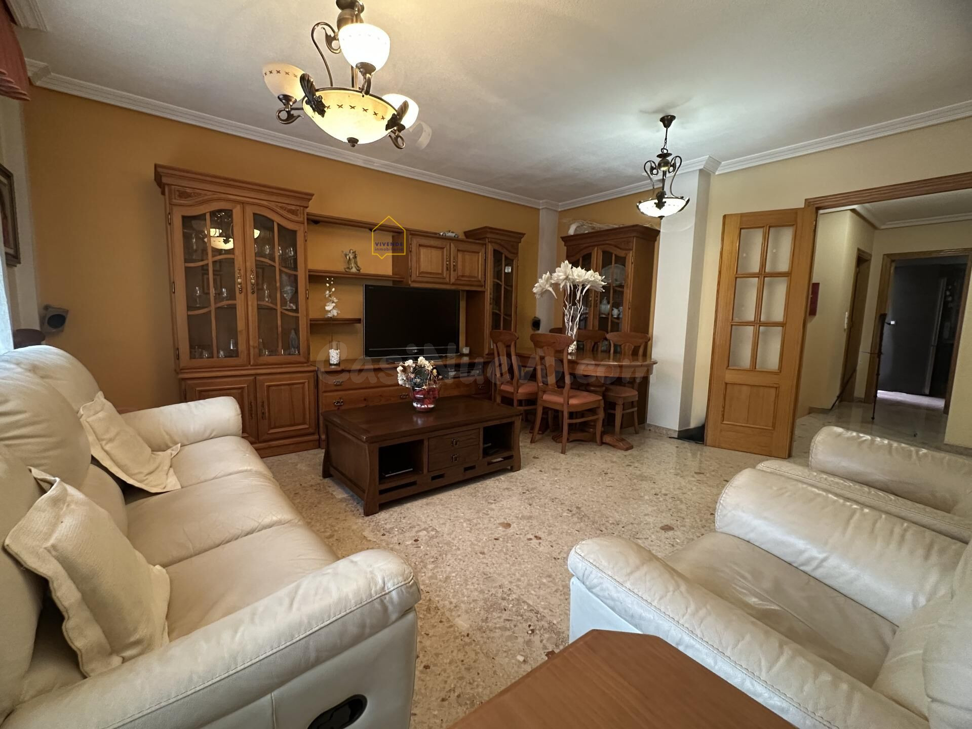 Dúplex de 4 dormitorios, cochera y patio en San José