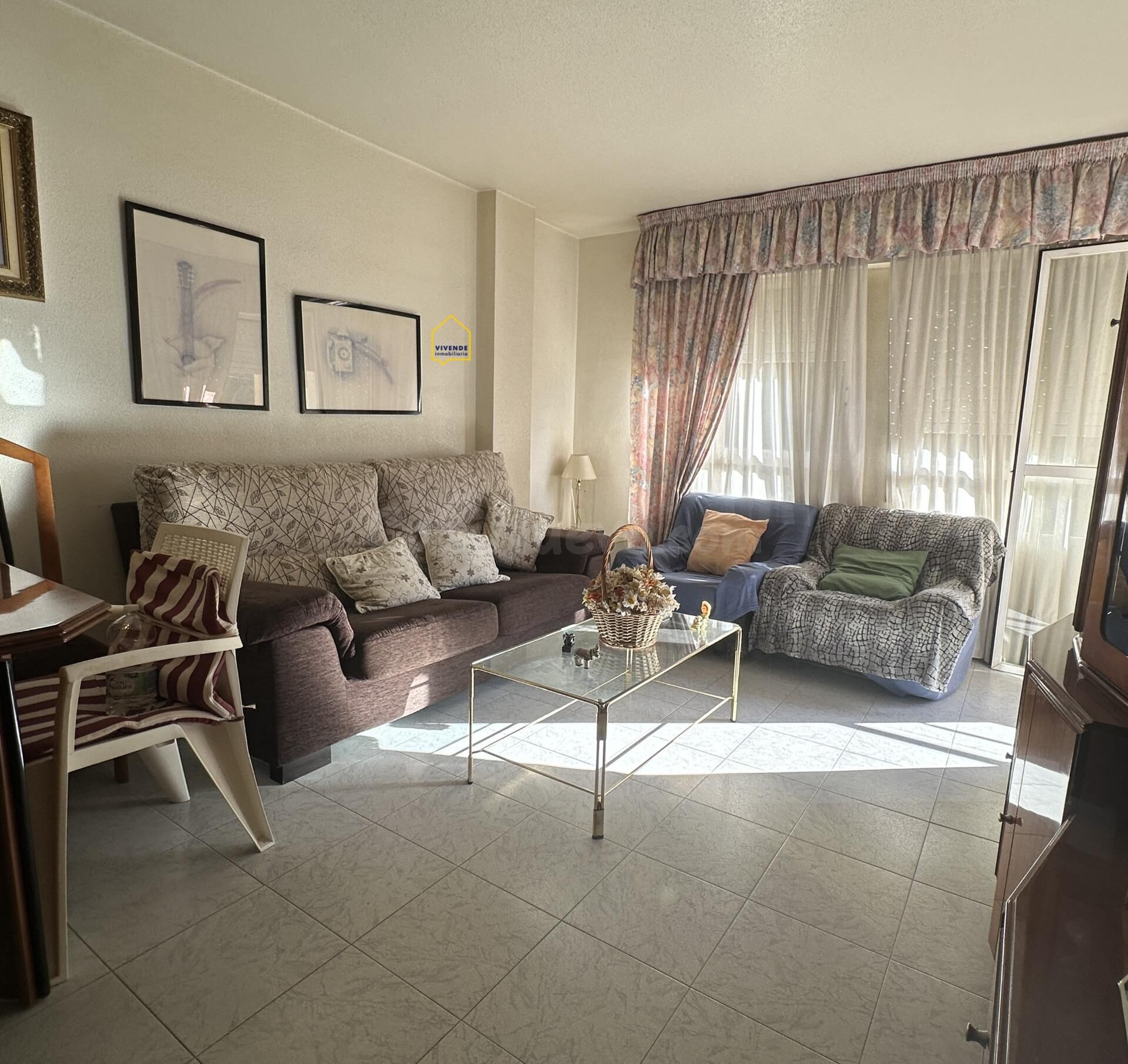 Piso de 4 dormitorios, patio y garaje a la venta en Cervantes
