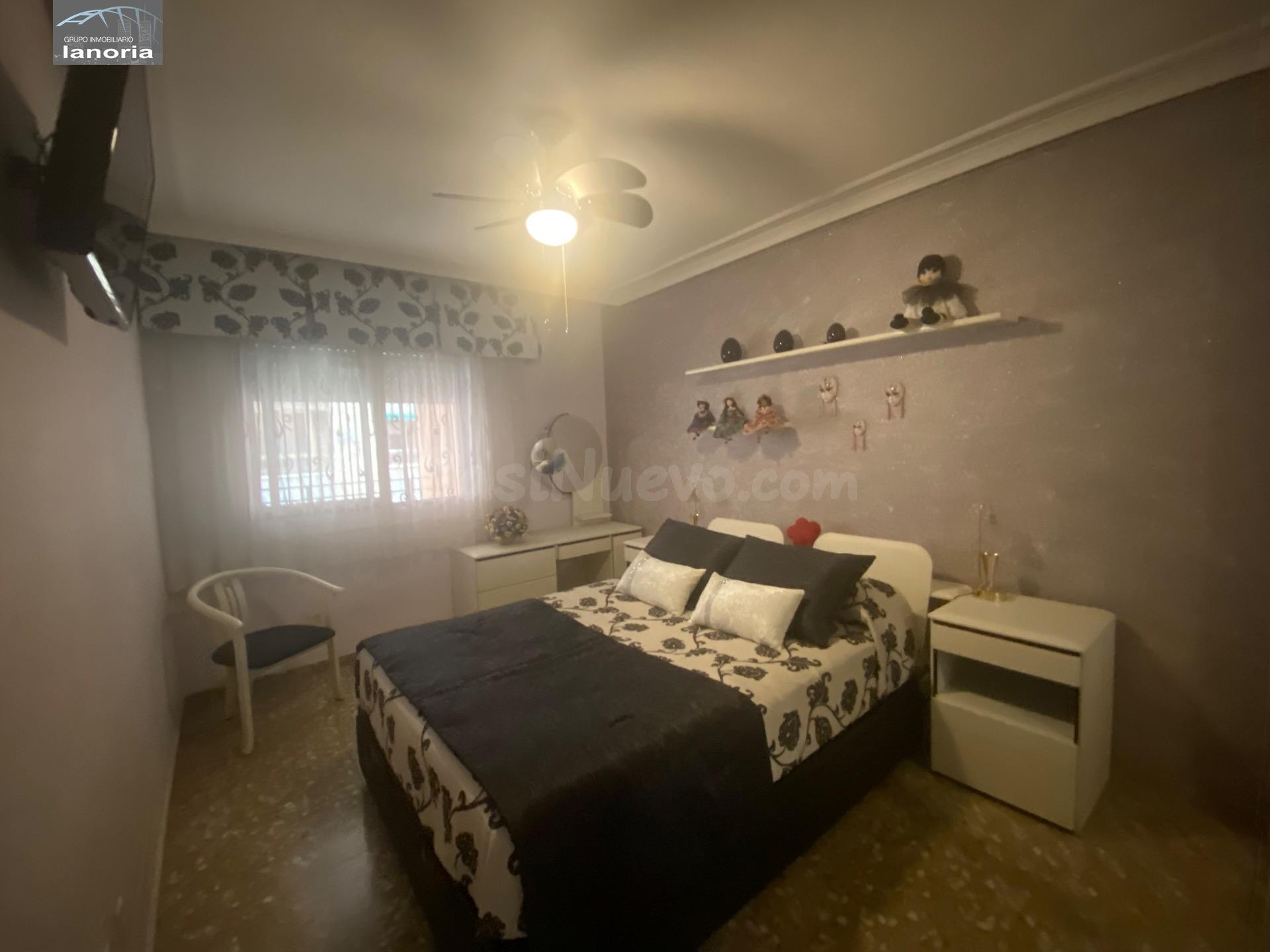Grupo la Noria VENDE amplio piso SIN ascensor. 4 hab, 2 Baños. Completamente AMUEBLADO y EQUIPADO.