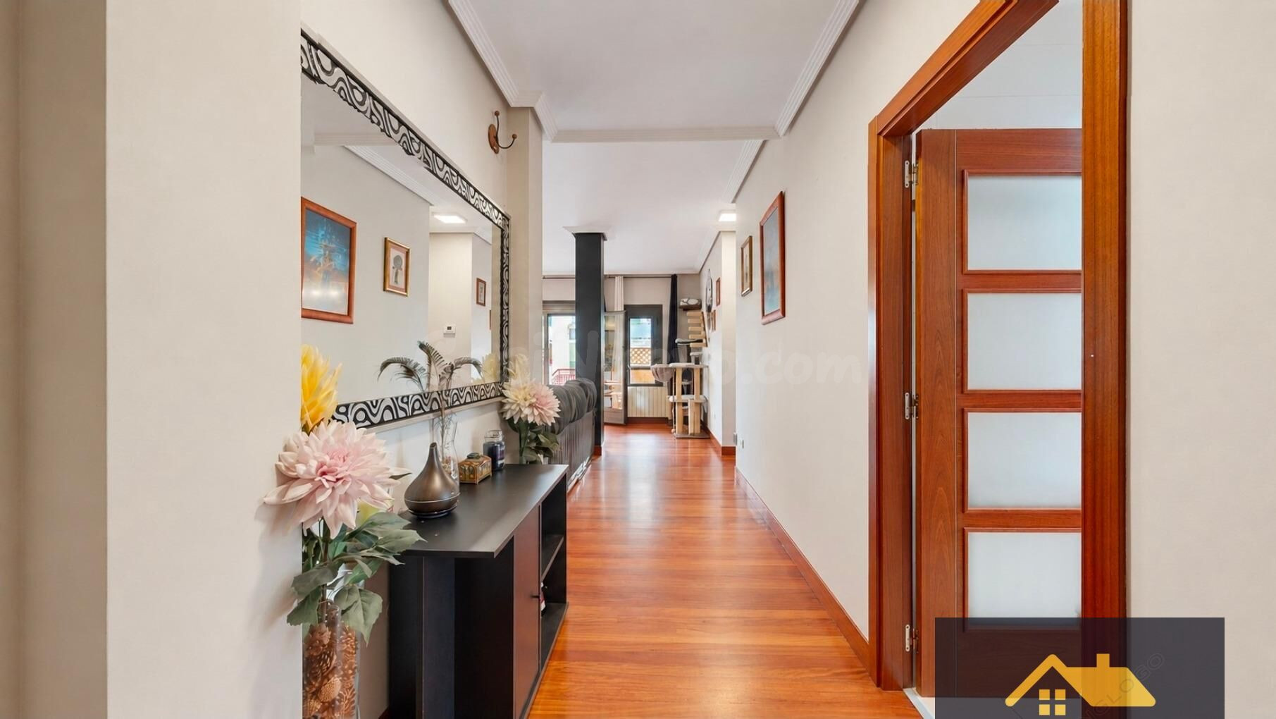 Se vende Bajo de 150m2 con jardín de 140m2 y 2 piscinas comu - foto 3