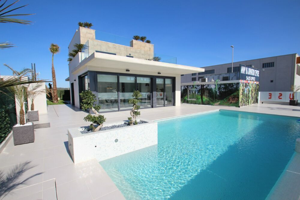 Villa 3 dormitorios 144m² con piscina privada en San Miguel de Salinas
