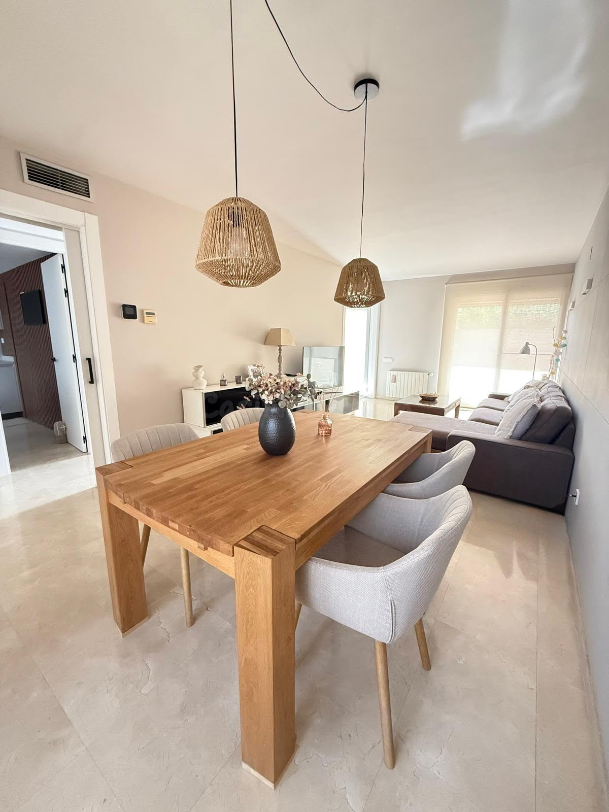 ¡OPORTUNIDAD EN PATERNA! CHALET DE 319 m2 CON PISCINA, 4 DOR - foto 3