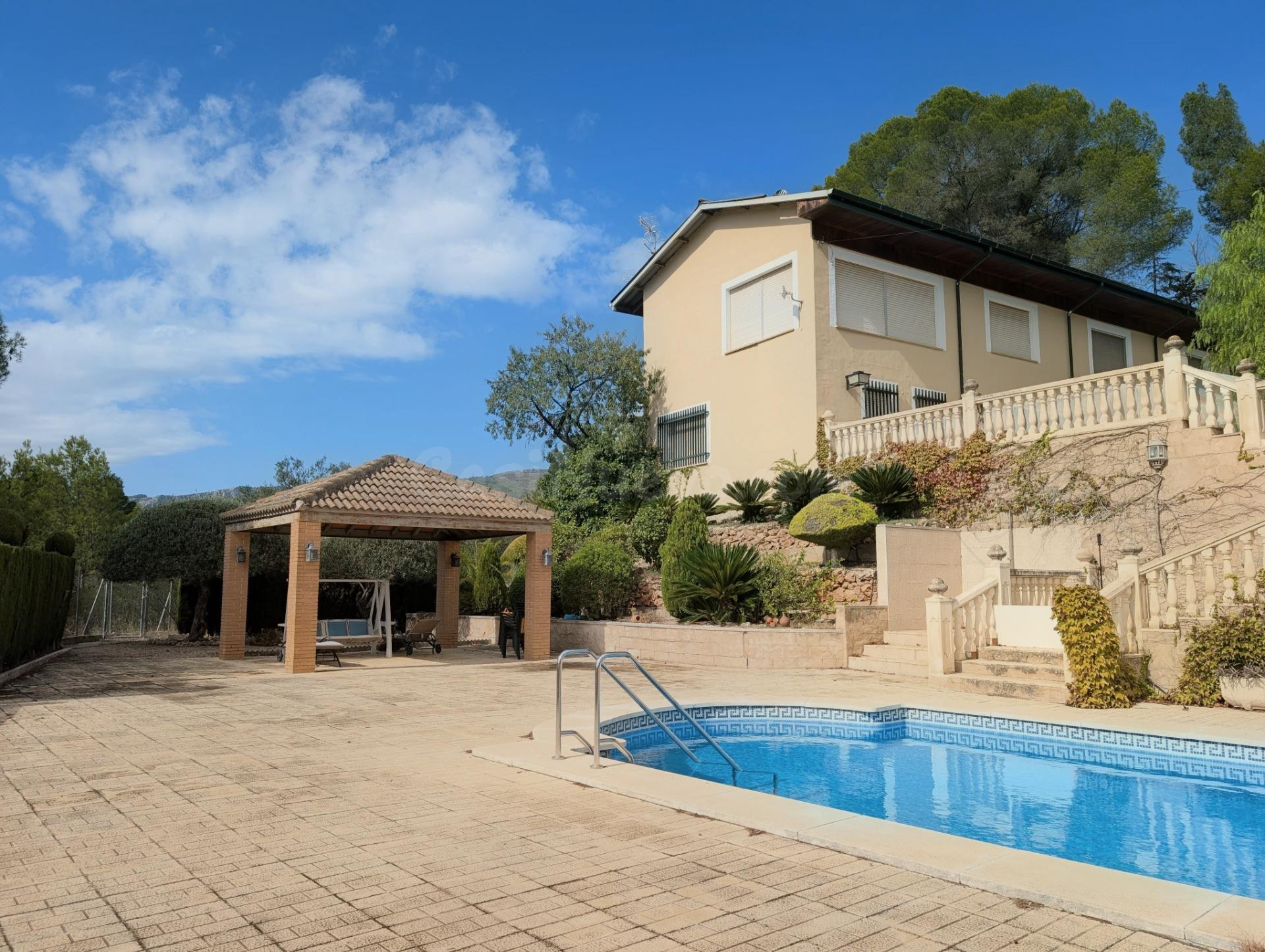 Oportunidad, en venta magnífico chalet en Cocentaina. - foto 2