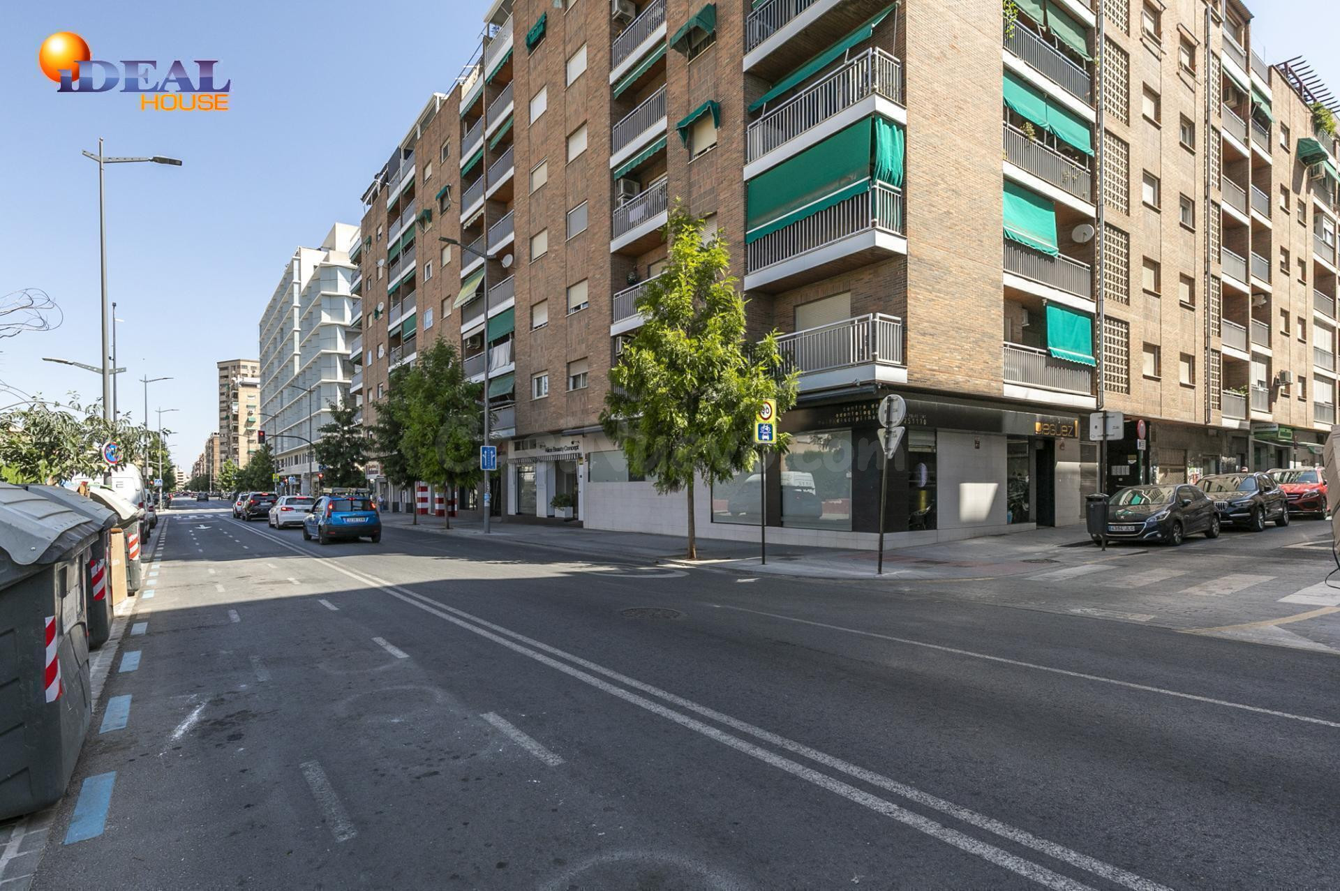 Piso en Calle Arabial con Vistas Despejadas al Parque García Lorca