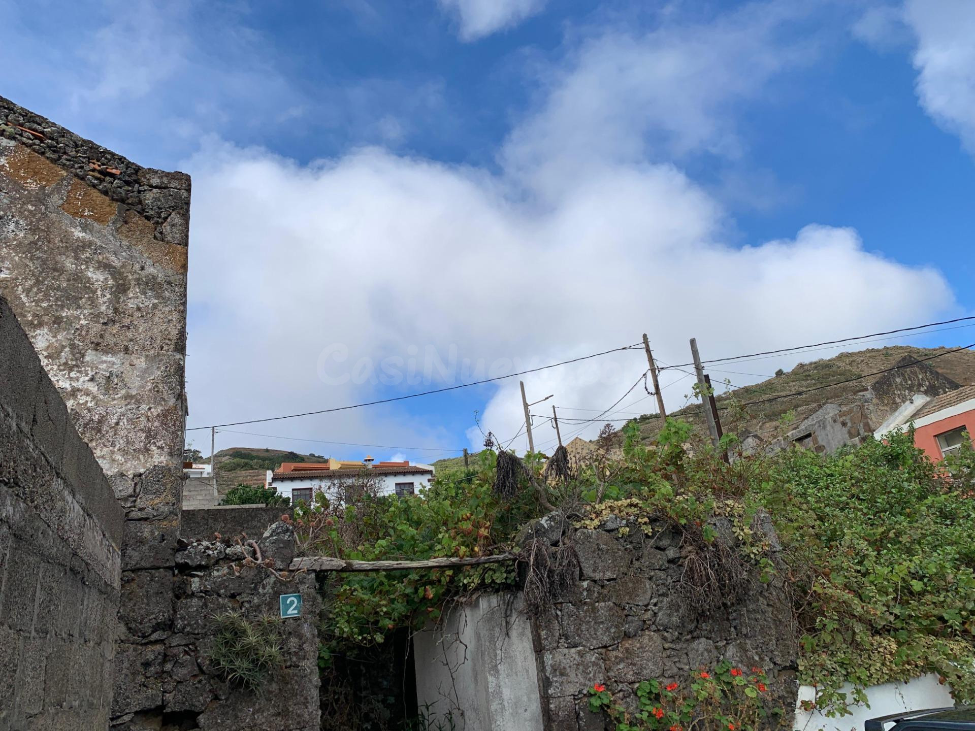 Casa con terreno y muchas posibilidades en El Hoyo del Barrio, El Hierro