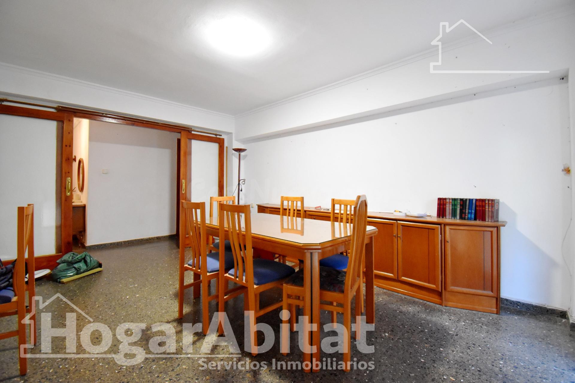 ¡Perfecto para invertir! Amplio, luminoso y económico con ga - foto 4