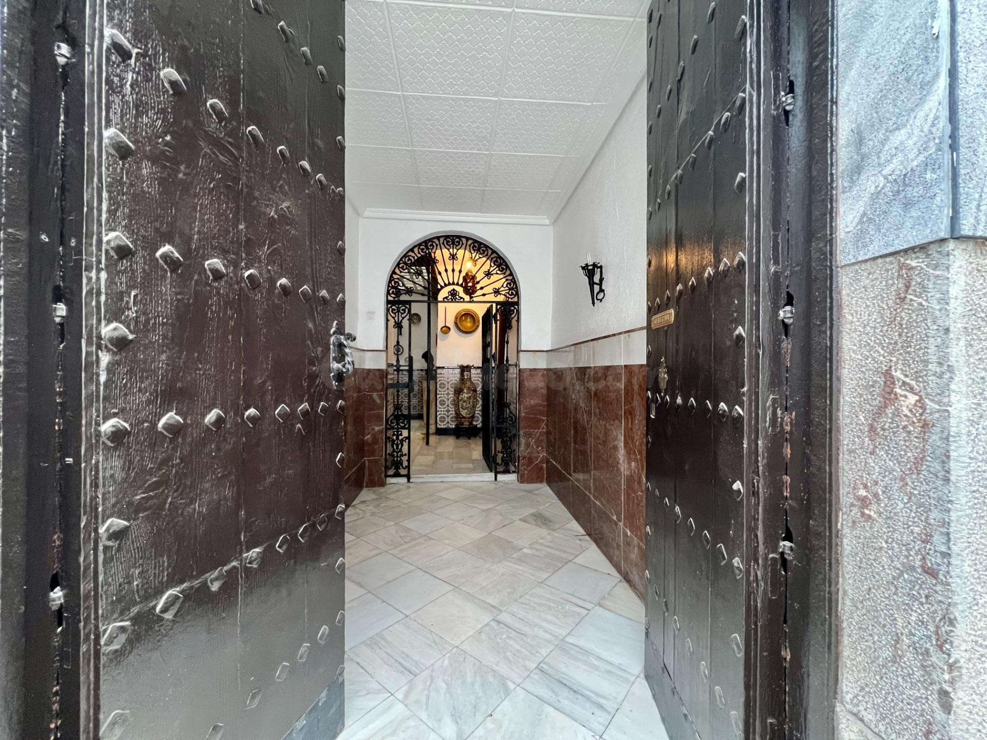 C. EXCLUSIVA CASA EN LA JUDERÍA A 5 MINUTOS DE LA MEZQUITA-CATEDRAL CON GARAJE Y ASCENSOR