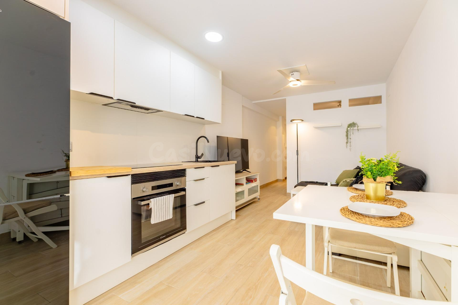 Apartamento reformado de un dormitorio en primera línea de playa en El Perellonet