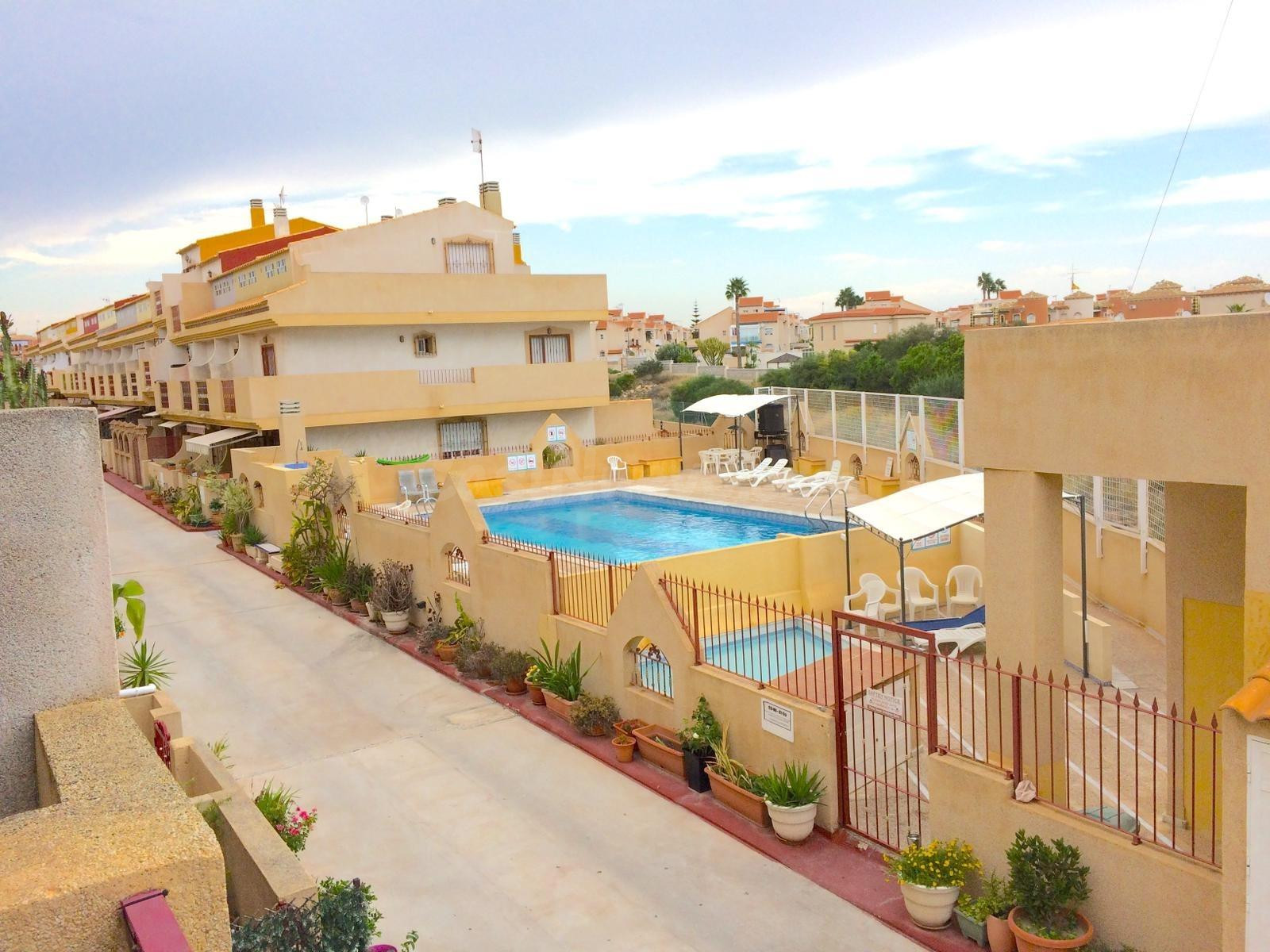 Casa adosada en venta • Playa Flamenca – Orihuela Costa