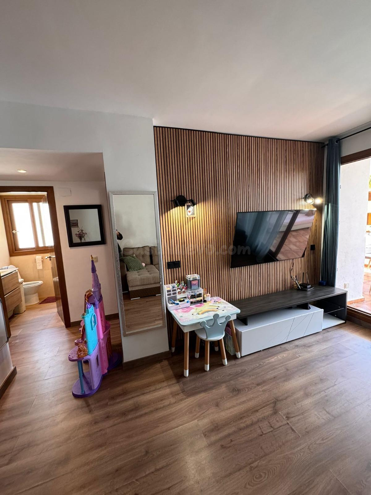 Apartamento con piscina comunitaria, Alicante, Torrevieja. 2 habitaciones, 80 m2, 500 metros del mar