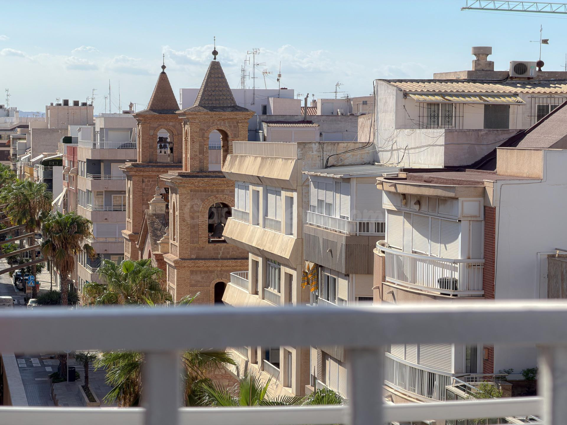 Maravilloso ático con increíble diseño, completamente exterior + terrazas con vistas panorámicas (280 mts del mar)
