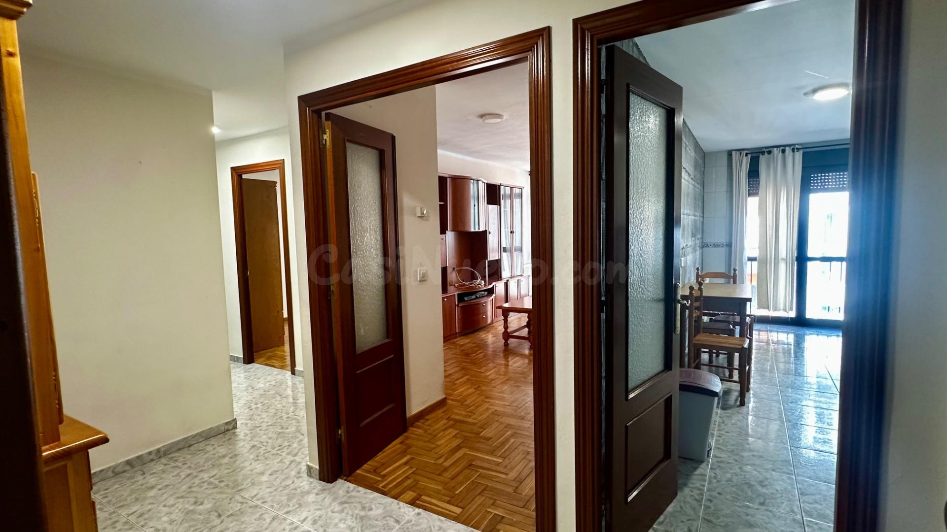 PISO DE DOS DORMITORIOS EN EL CENTRO DE CANGAS DE ONIS - foto 2