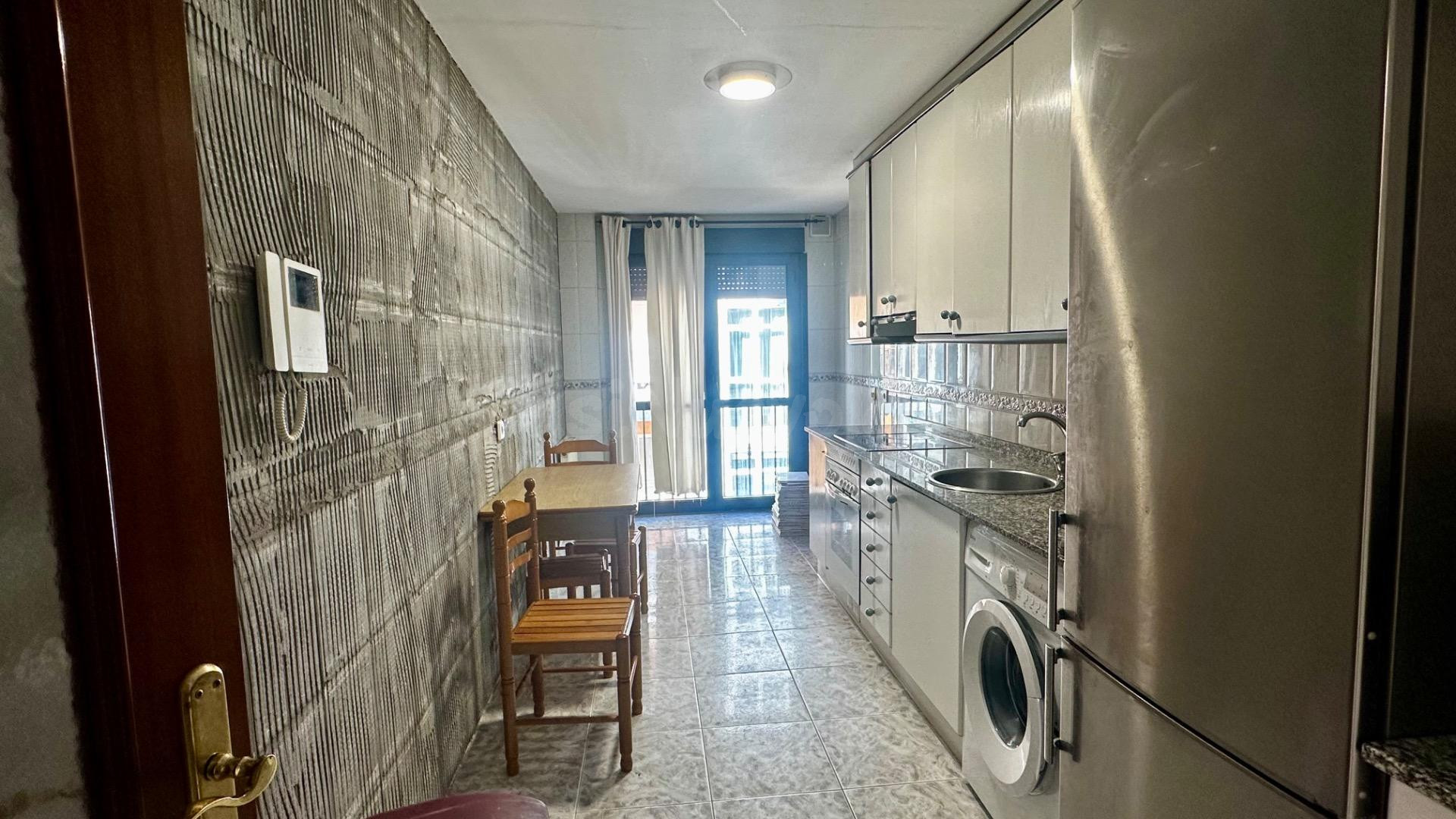PISO DE DOS DORMITORIOS EN EL CENTRO DE CANGAS DE ONIS - foto 3