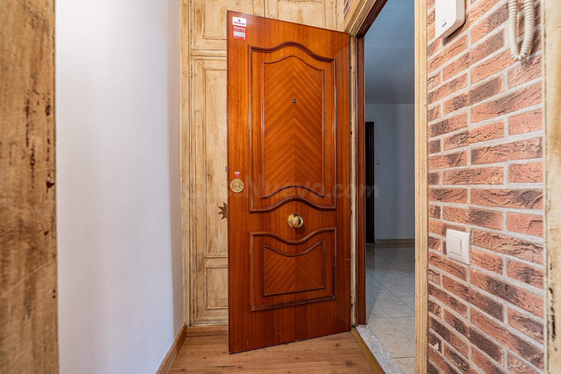 Luminoso piso de 3 dormitorios, con orientación suroeste. - foto 3