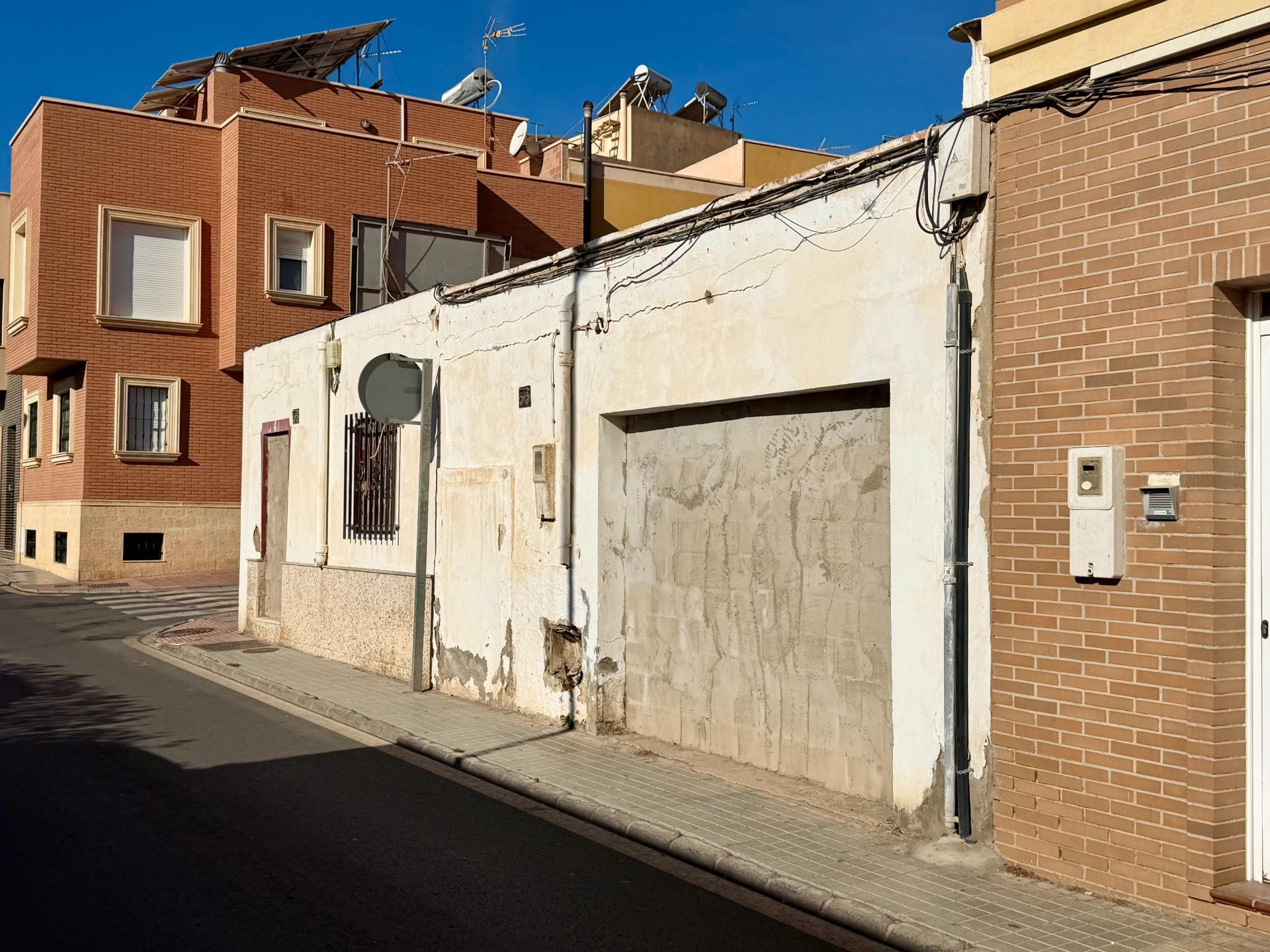 DOS INMUEBLES EN ESQUINA PARA CONSTRUIR TU CASA EN ALMERÍA – - foto 3