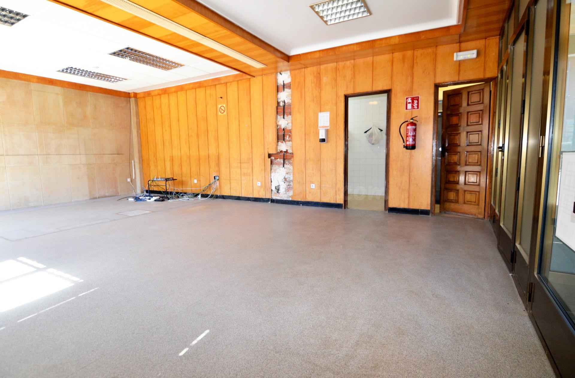 Urbis te ofrece un local comercial en venta en El Encinar, T - foto 2