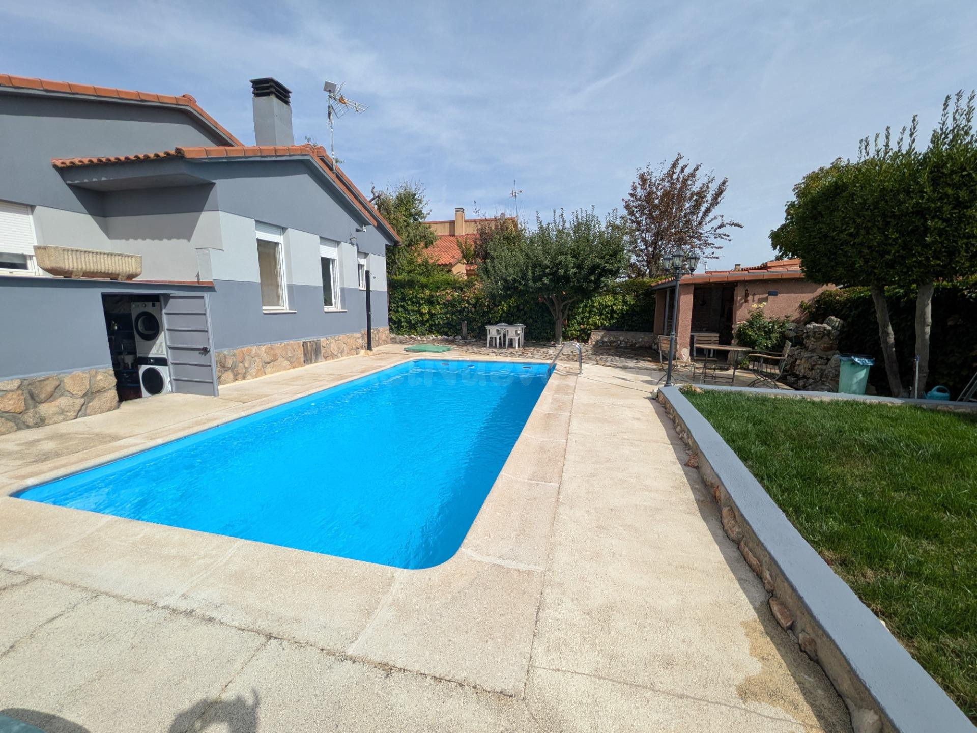 CHALET INDEPENDENTE CON PISCINA