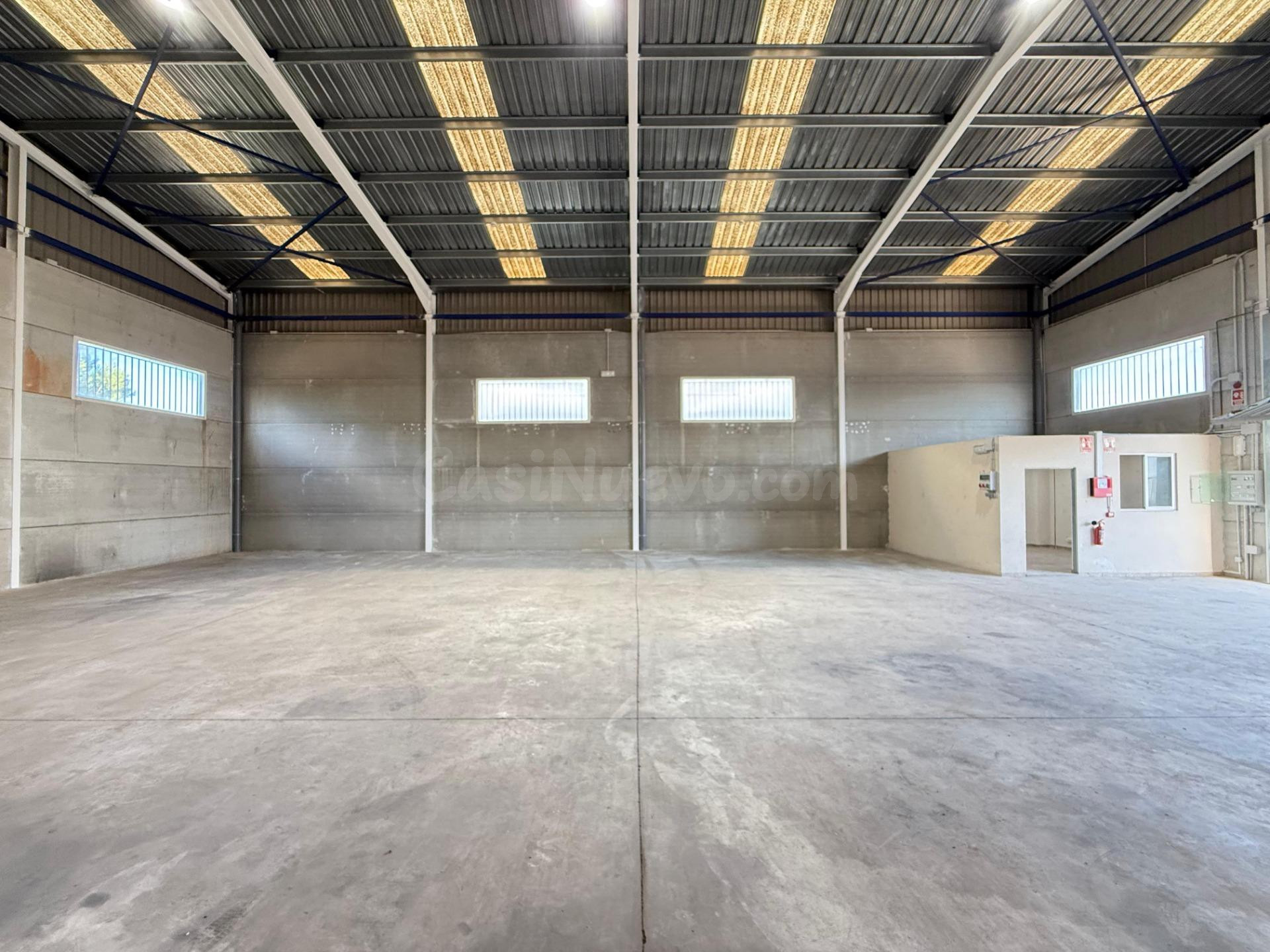 Nave Industrial en Alquiler de 330 m2 + 210 m2 de Patio | 54 - foto 4