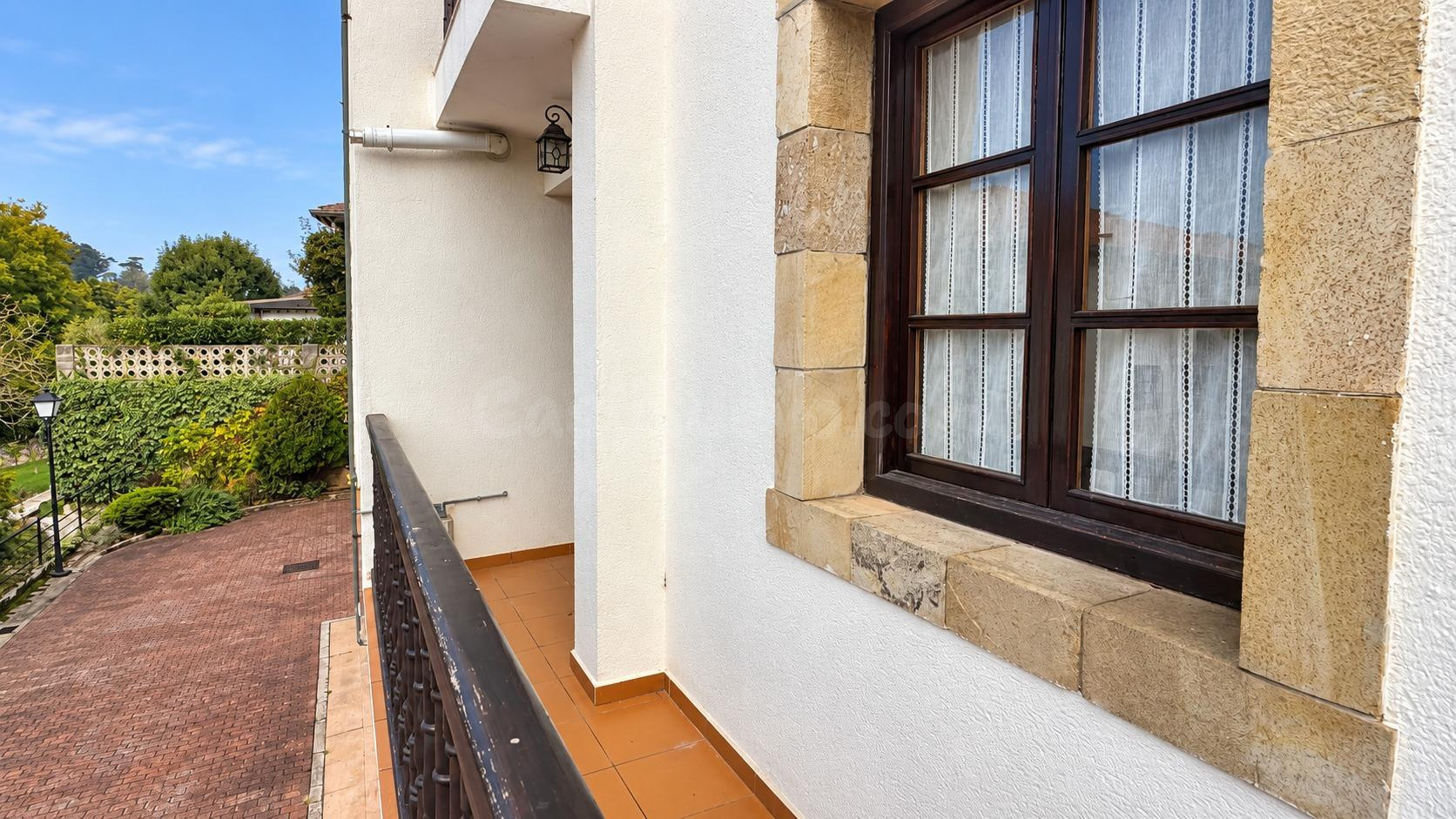 PISO CON GARAJE CERRADO EN EL CENTRO DE COMILLAS - foto 4