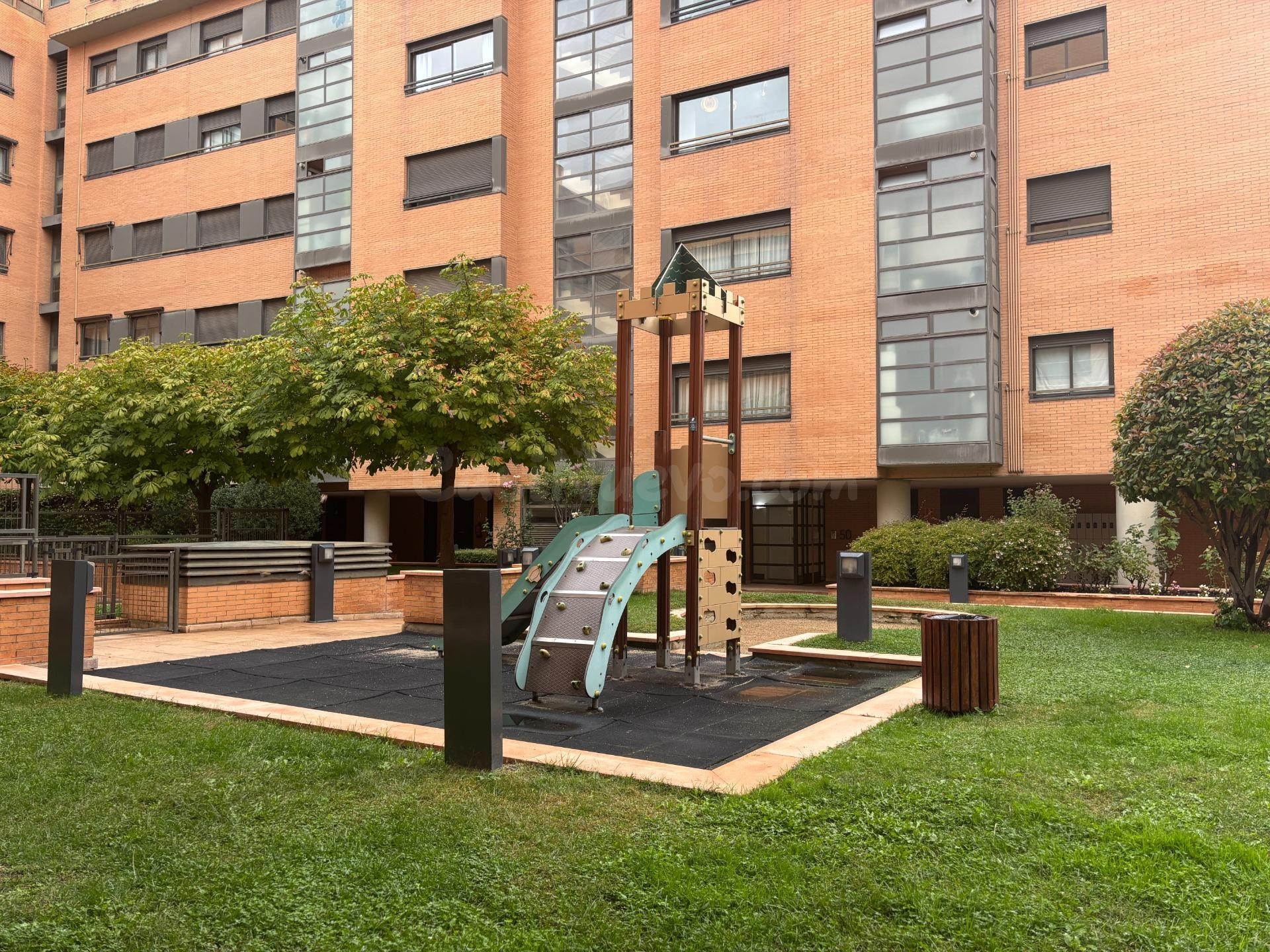 Piso EXTERIOR de 3 DORM con 2 plazas de garaje y piscina en Sanchinarro