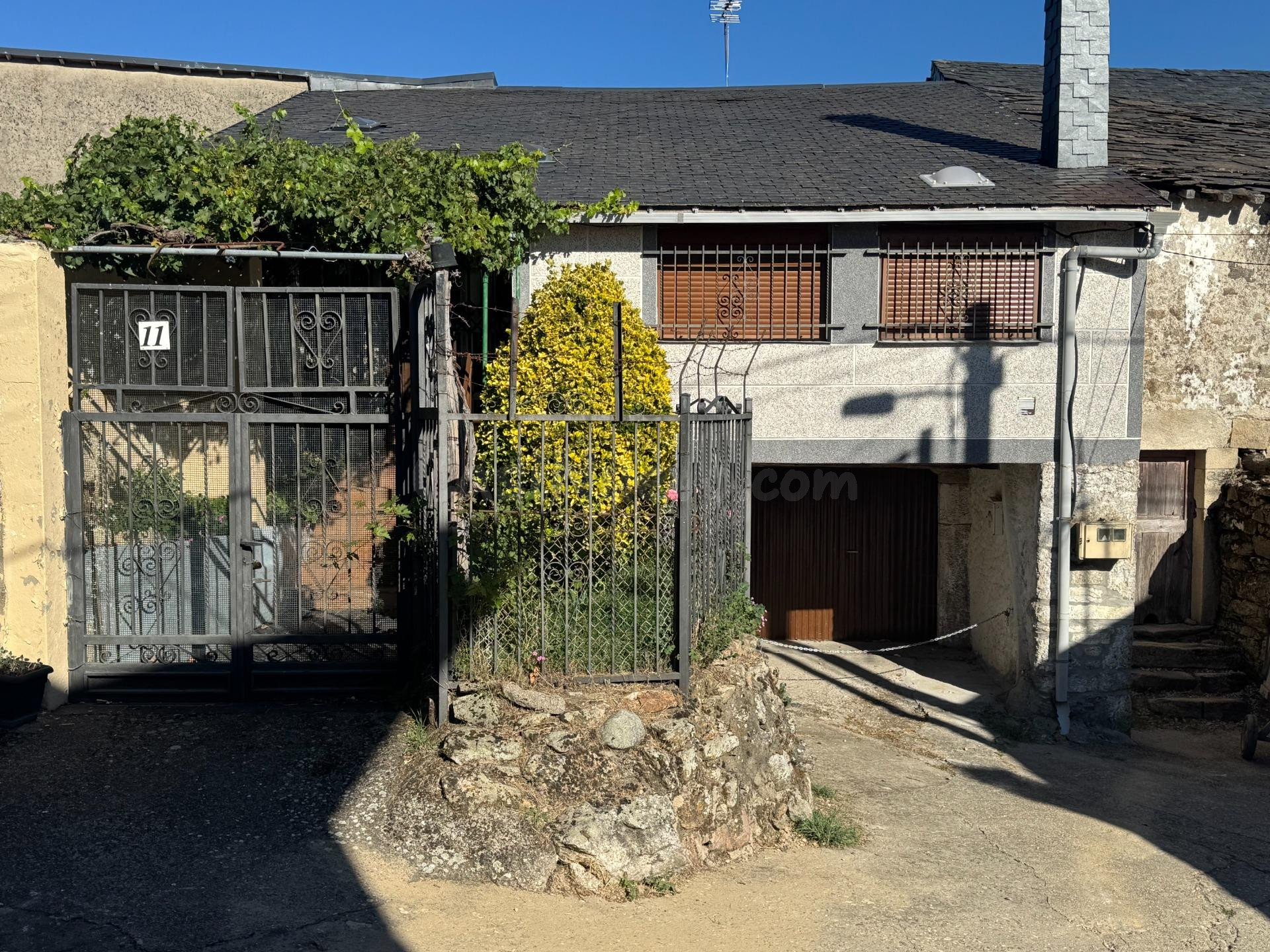 SE VENDE CASA EN LUBIAN