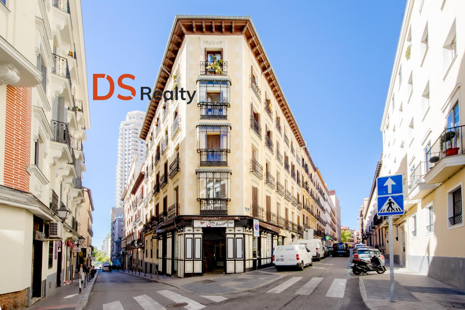 EXCLUSIVA VIVIENDA EXTERIOR Y MUY LUMINOSA CON DOS ESPACIOS INDEPENDIENTES A 30 METROS DE PLAZA DE ESPAÑA