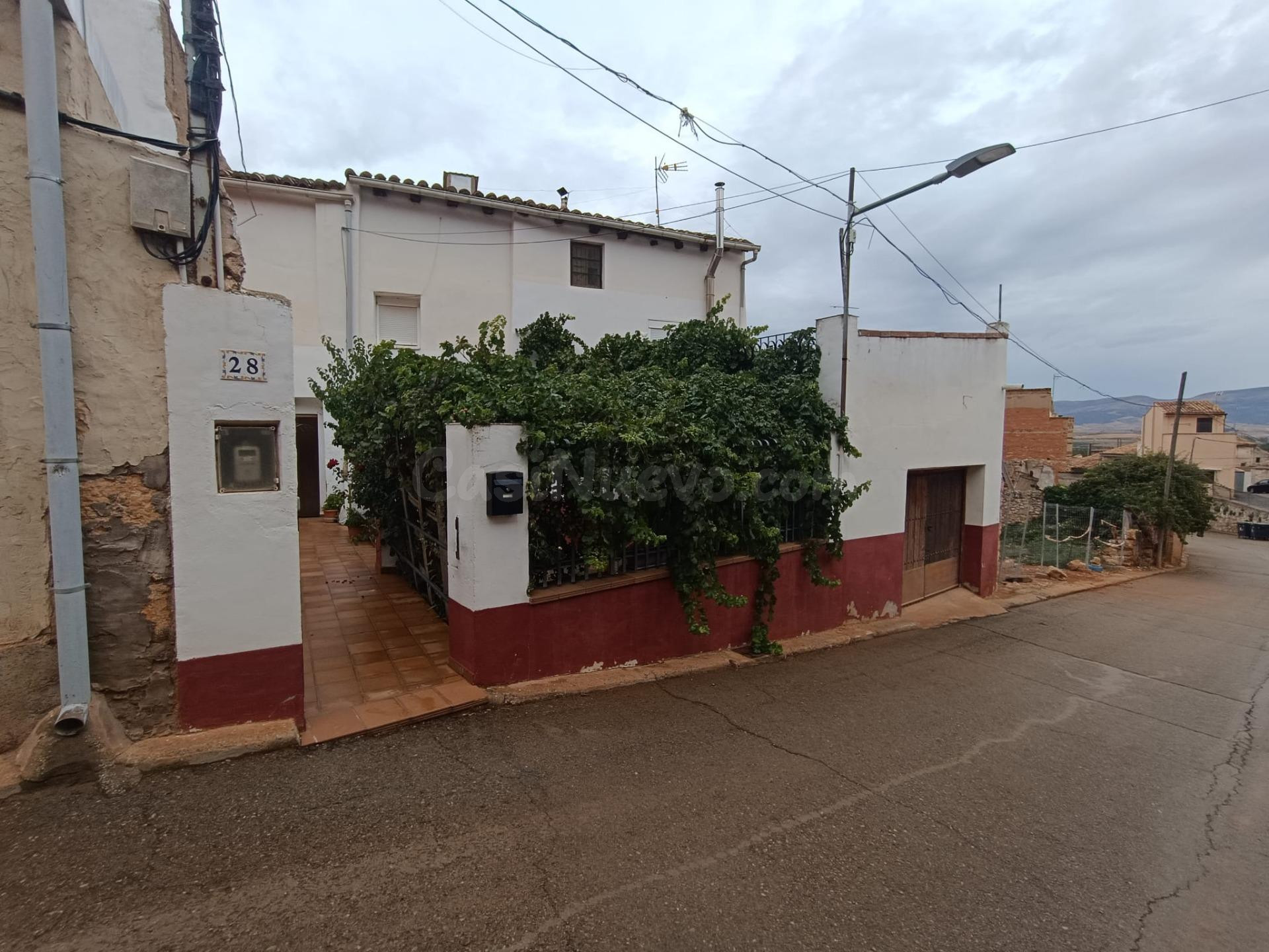 ESTUPENDA CASA CON PATIO, TERRAZA Y AMPLIA COCHERA