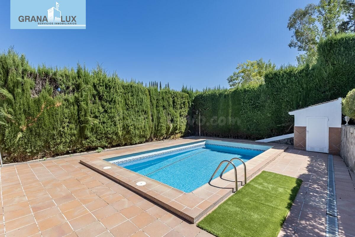 CASA PAREADA EN LA ZUBIA CON PISCINA, ZONA DE BARBACOA Y JAR - foto 3