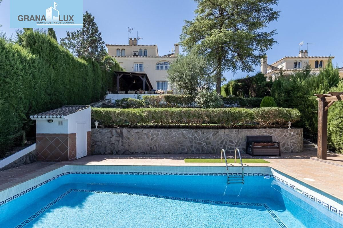 CASA PAREADA EN LA ZUBIA CON PISCINA, ZONA DE BARBACOA Y JAR - foto 4