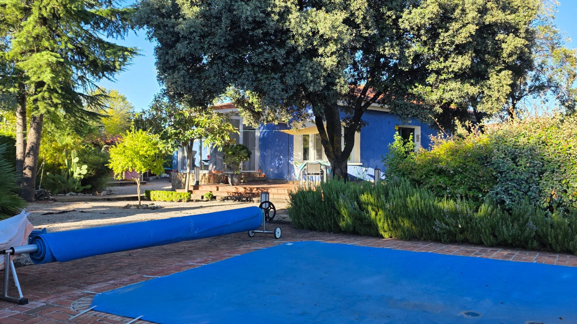 Chalet con piscina en Eurovillas
